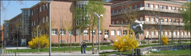 Vista angular de la Facultad de Farmacia